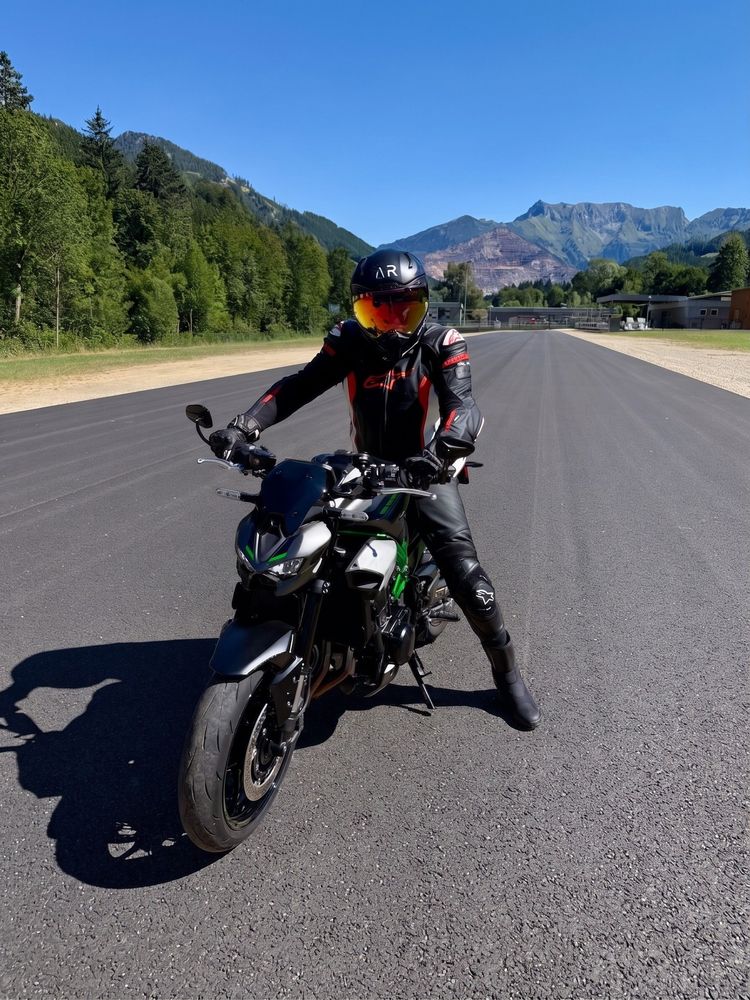 Mario Mandl, Aegis Rider customer